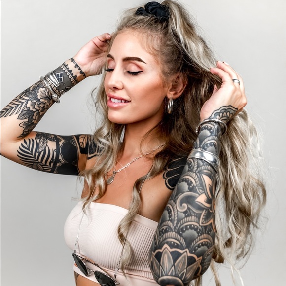 Meet your Posher, Tory - Picture 3 of 7